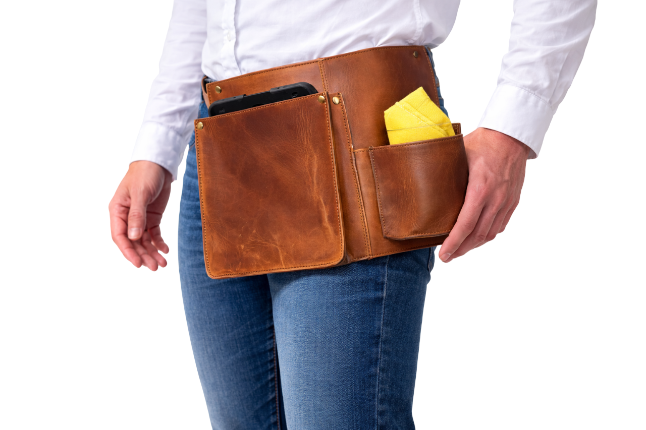 Heupschort 2-delig links voor IPad mini en poetsdoekholster Cognac 6622C