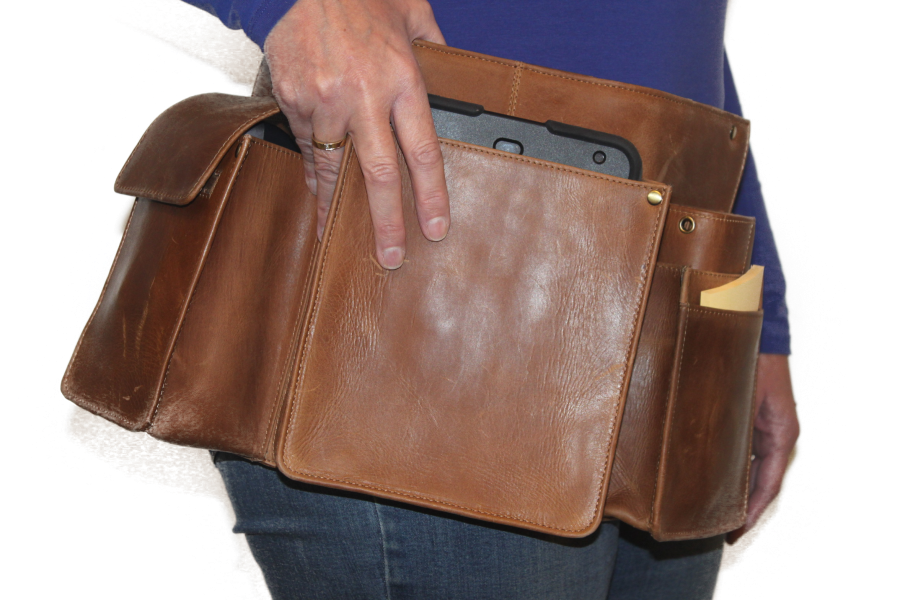 Heupschort 3-delig rechts voor IPad, pin-divice en horeca portemonnee Cognac 6624C