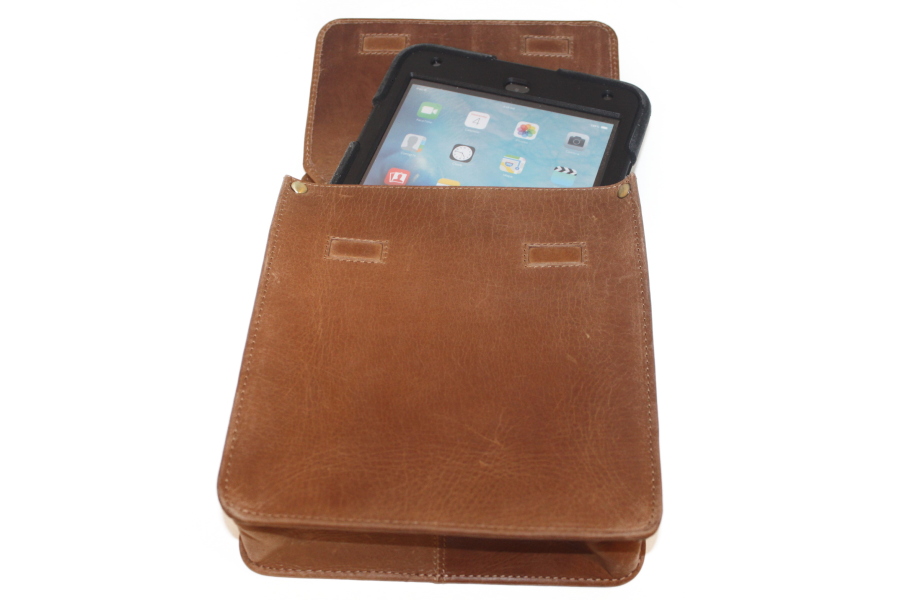 Holster D12  Hunter Afsluitbaar. Geschikt voor IPad mini, met beschermklep 6351H