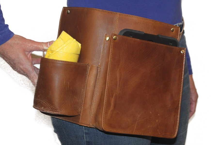 Heupschort 2-delig rechts voor IPad mini en poetsdoekholster Cognac 6621C